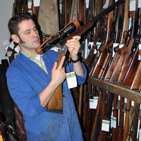Waffen und Munition